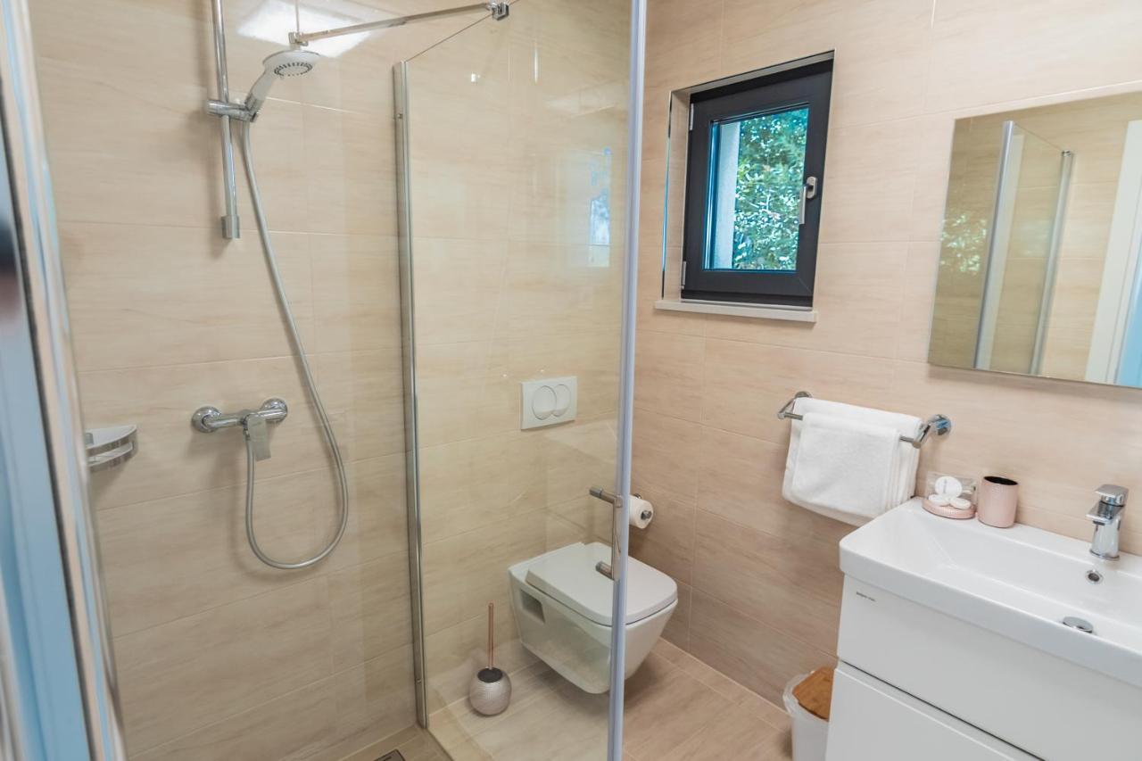 Villa The Boat With Rooftop Pool Matulji Exterior foto