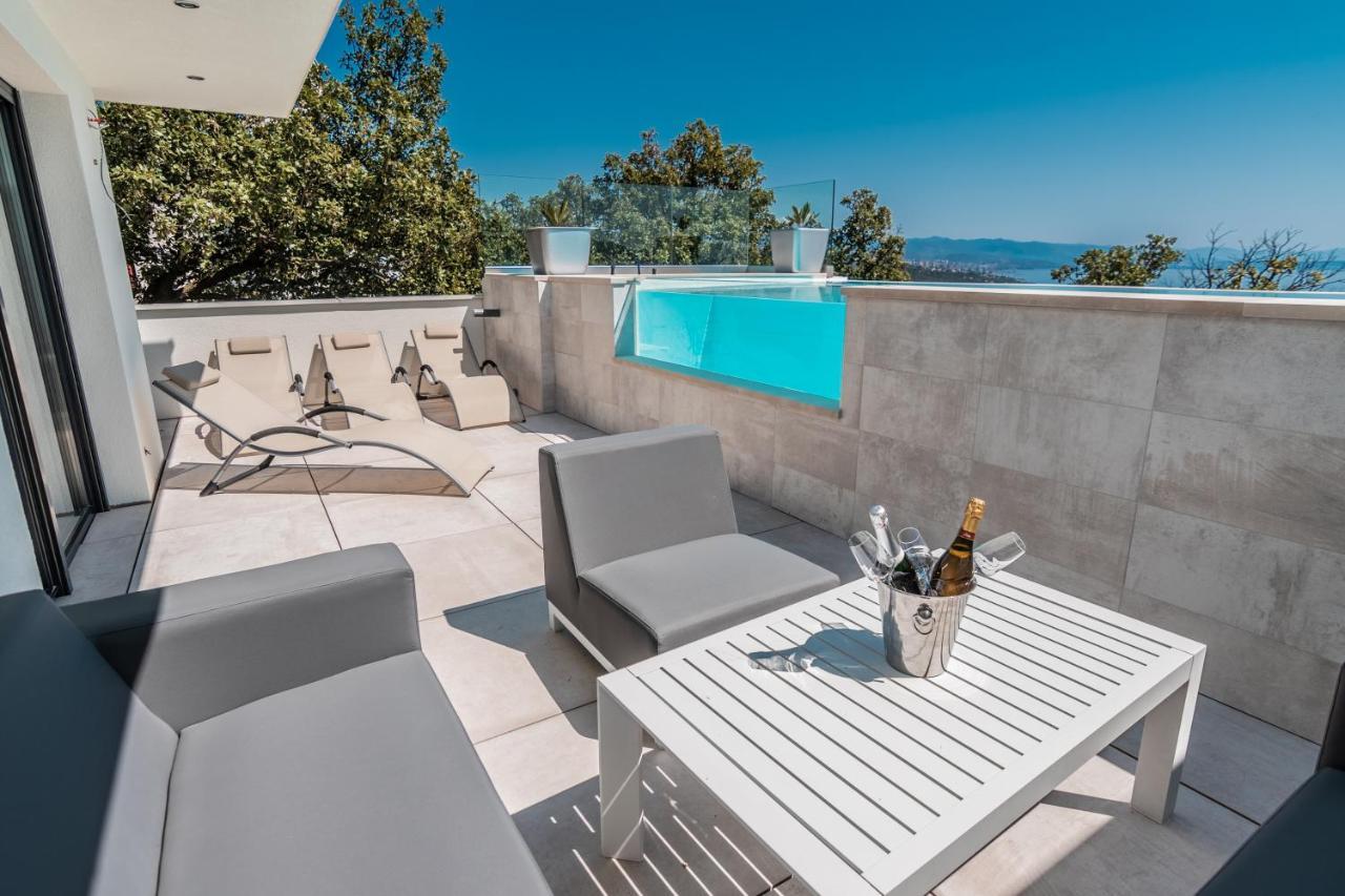 Villa The Boat With Rooftop Pool Matulji Exterior foto