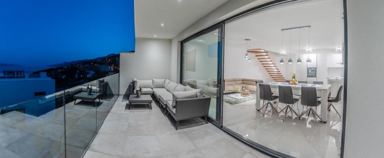 Villa The Boat With Rooftop Pool Matulji Exterior foto