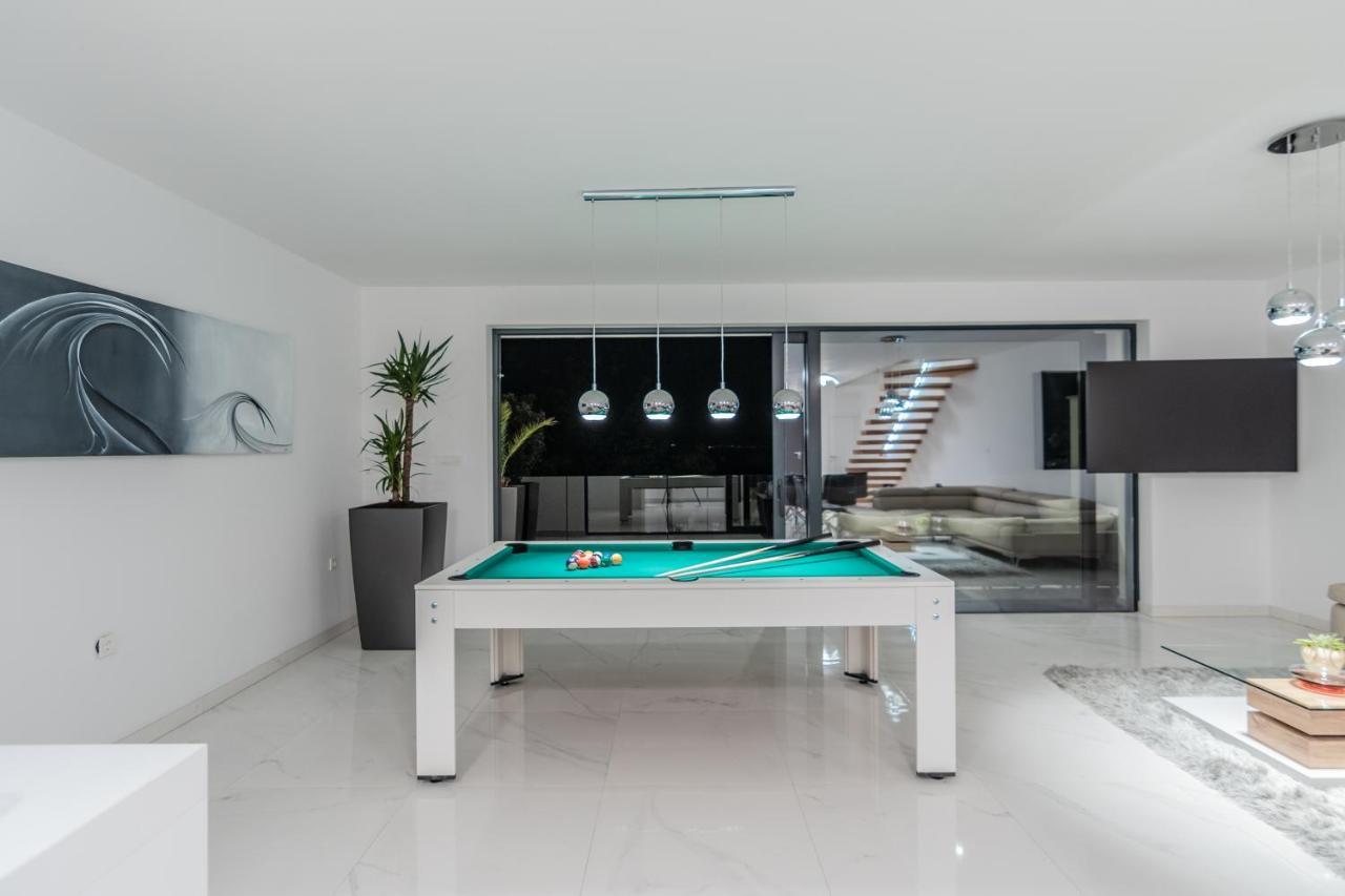 Villa The Boat With Rooftop Pool Matulji Exterior foto